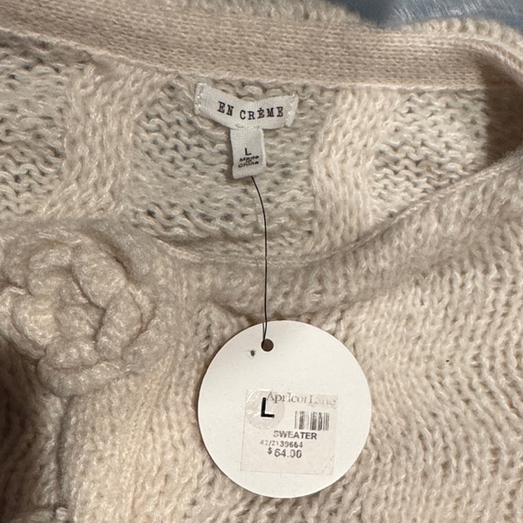 En Crème Cable Knit Sweater with Floral Knit Buttons - Picture 5 of 6